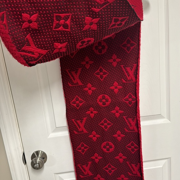 Great condition Louis Vuitton wool scarf - Picture 2 of 3